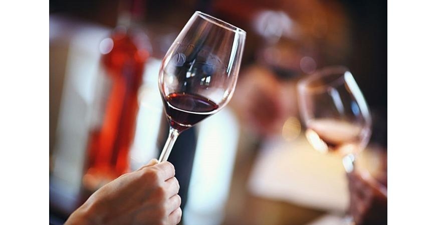 La supervivencia del coronavirus en el vino es imposible, según la FEAE